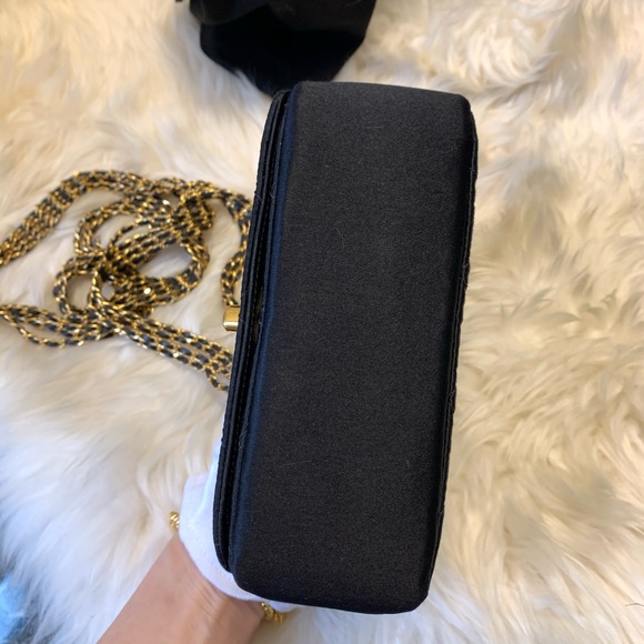 ❌SOLD❌Vintage Chanel 24k black gold multi chain satin mini crossbody bag - Picture 6 of 9